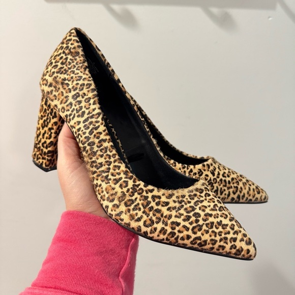 NWT Express Leopard Print Calf Hair Pointed Toe Block Heel Pump Size 8 - Picture 1 of 10